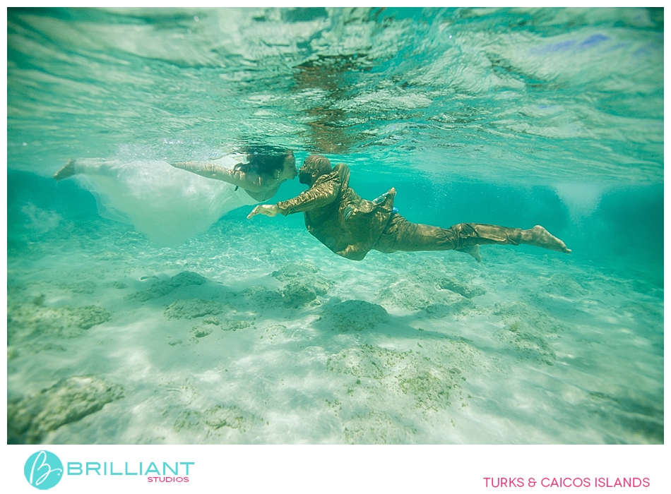 A Gansevoort Wedding For Three Underwater 30 Weddinggansevoortturksandcaicos_0030