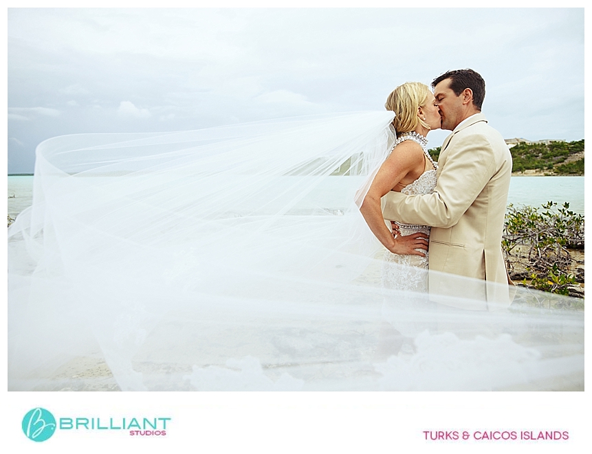 wedding couple kissing in turks and caicos